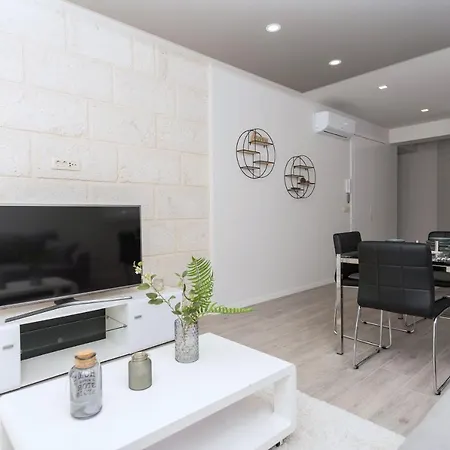 Masson Apartment *