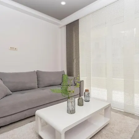 Masson アパート マカルスカ